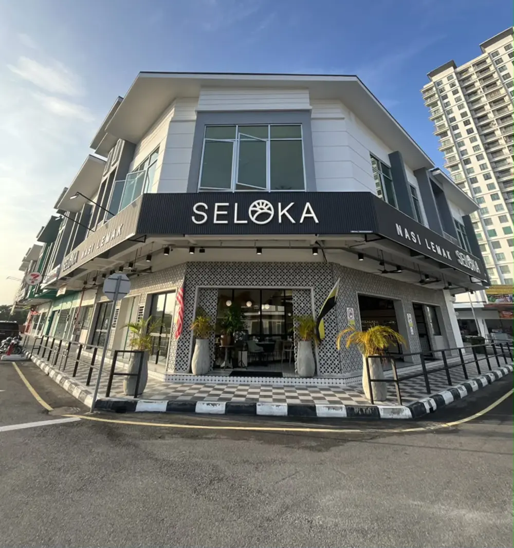 Seloka Meru, the corner shoplot on Jalan Meru Impian B3